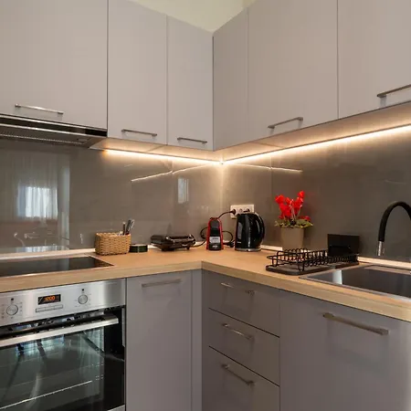 Clockview Loft Apartment *